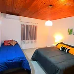 Casa Ideal Para Turistas En Mendoza, Ubicacion Perfecta, Patio Con Parrilla Y Parking Privado Gratis A 100 Mts