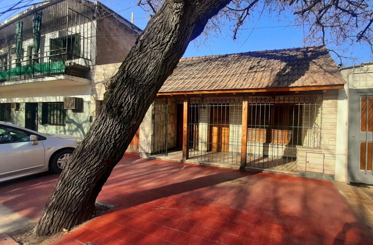 Casa de férias Casa Ideal Turistas En Mendoza, Ubicacion Perfecta, Patio Con Parrilla Y Parking Privado Gratis A 100 Mts *