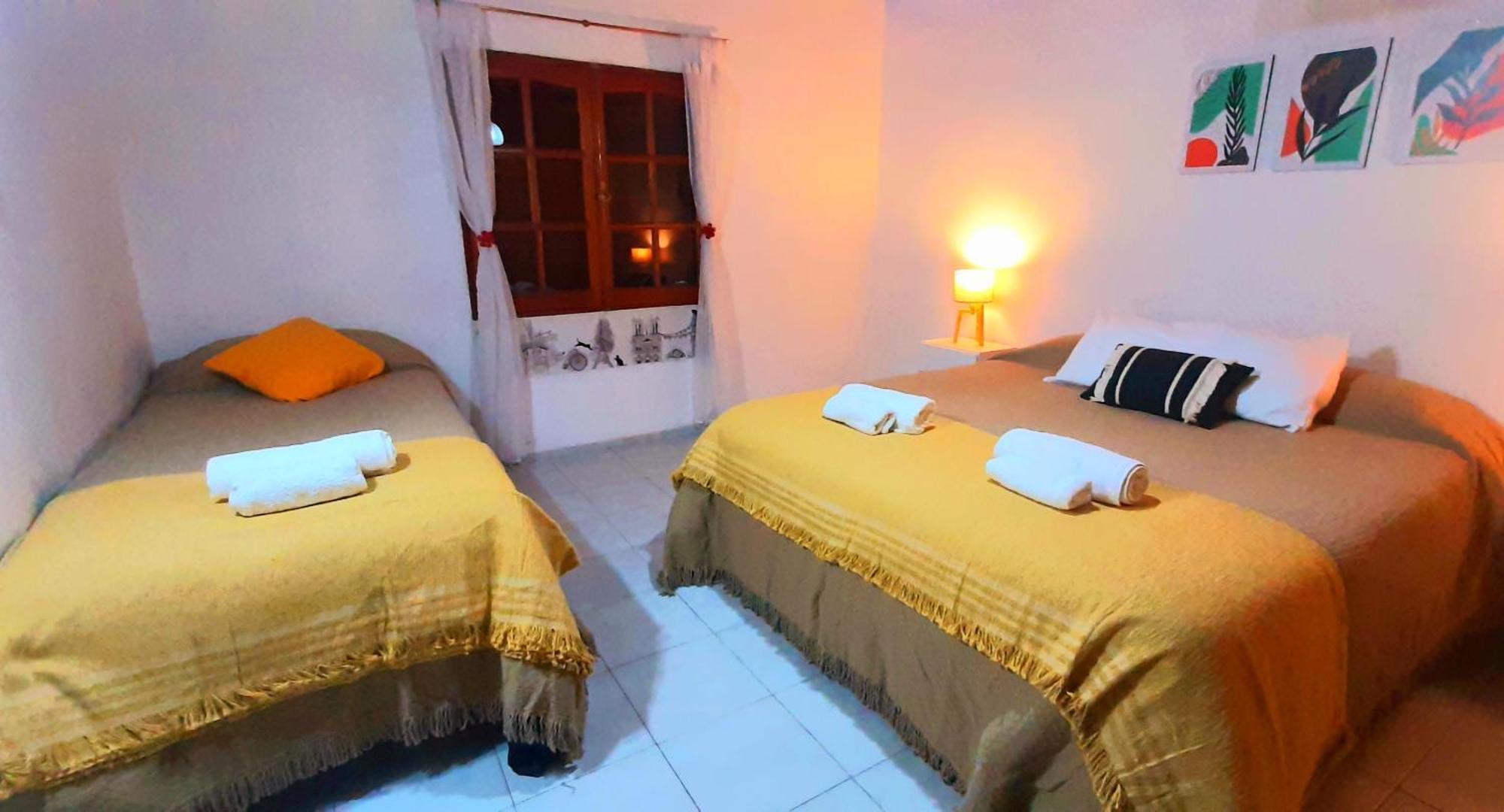 Casa de férias Casa Ideal Turistas En Mendoza, Ubicacion Perfecta, Patio Con Parrilla Y Parking Privado Gratis A 100 Mts *