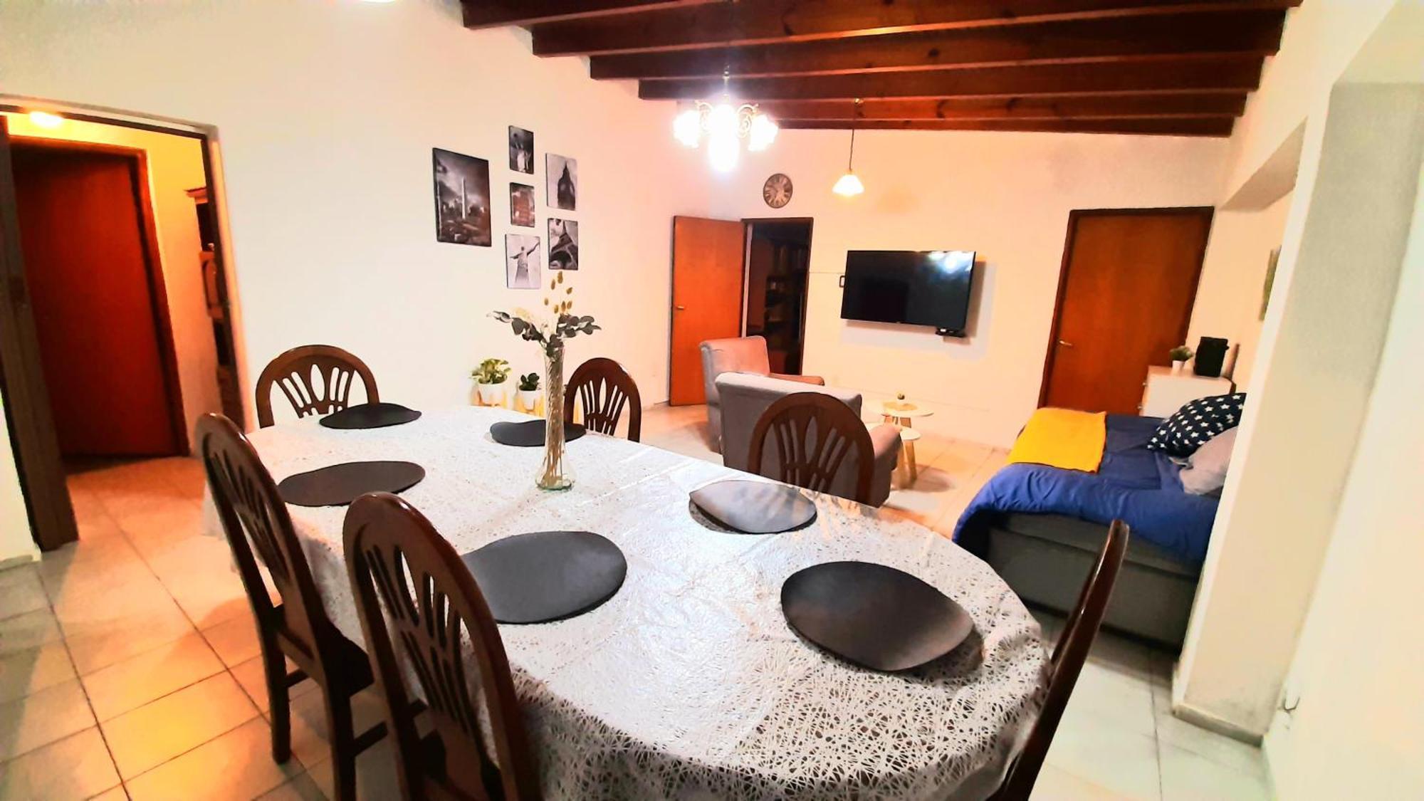 Casa Ideal Turistas En Mendoza, Ubicacion Perfecta, Patio Con Parrilla Y Parking Privado Gratis A 100 Mts *