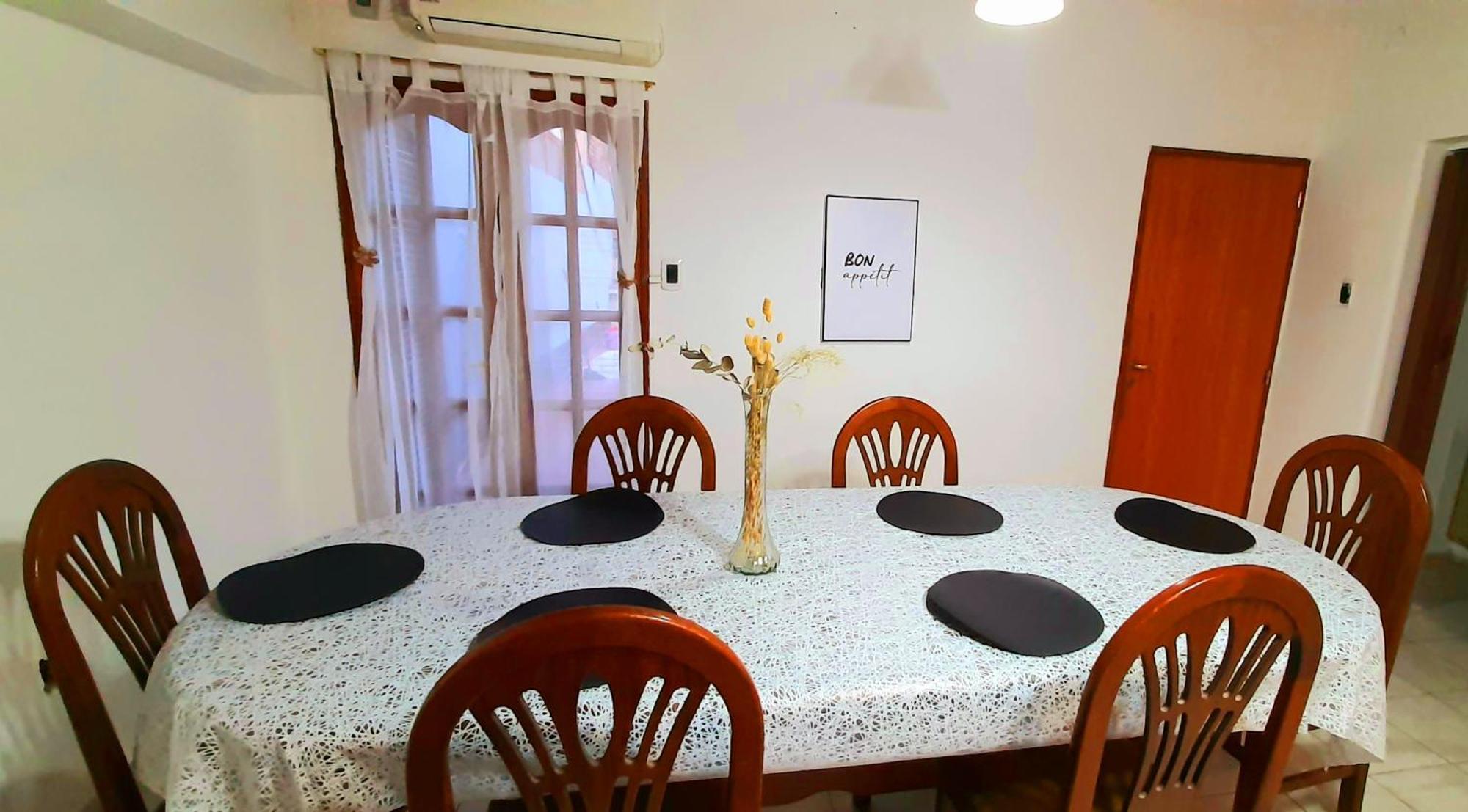 Casa Ideal Turistas En Mendoza, Ubicacion Perfecta, Patio Con Parrilla Y Parking Privado Gratis A 100 Mts Casa de férias *