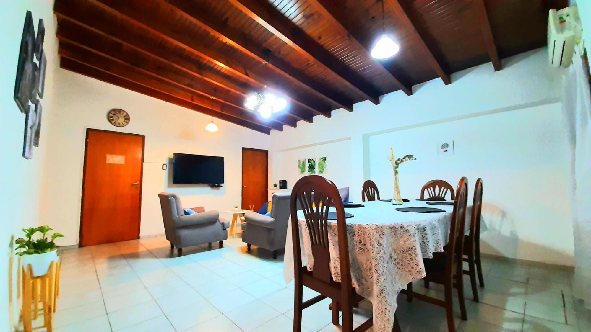Casa Ideal Turistas En Mendoza, Ubicacion Perfecta, Patio Con Parrilla Y Parking Privado Gratis A 100 Mts *